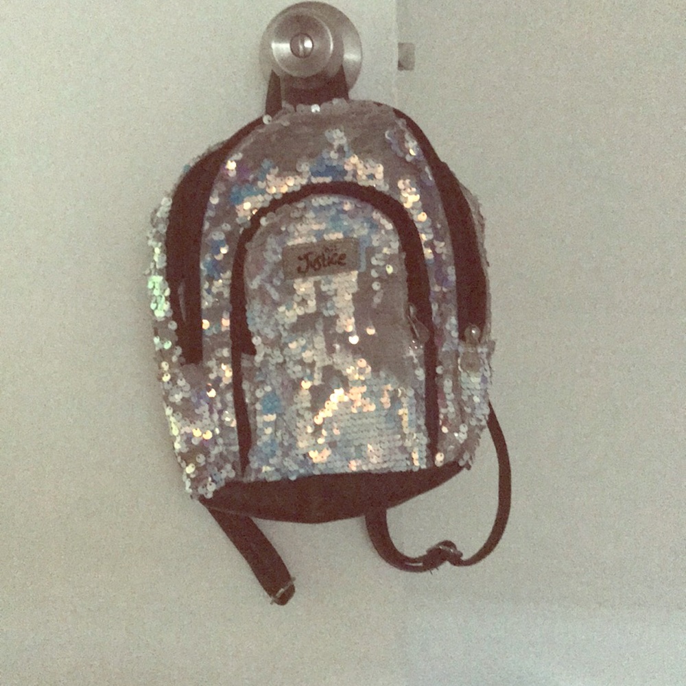 It’s a mini backpack!